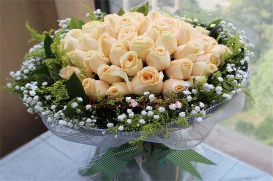 20朵玫瑰代表什么意思,两情相遇/此生不渝的爱情