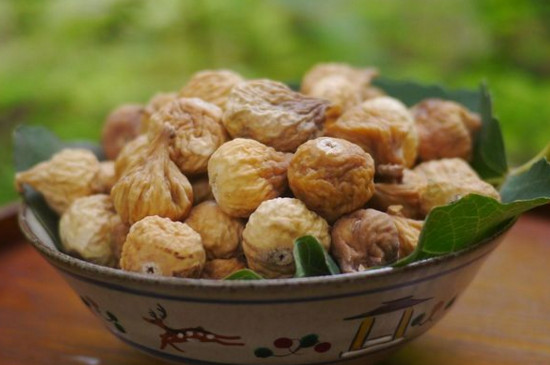 干无花果怎么吃法大全,泡茶炖汤煮粥拌菜好吃又营养