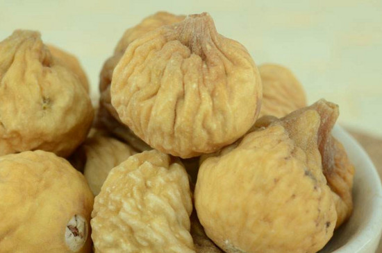 干无花果怎么吃法大全,泡茶炖汤煮粥拌菜好吃又营养