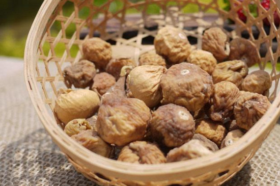 干无花果怎么吃法大全,泡茶炖汤煮粥拌菜好吃又营养