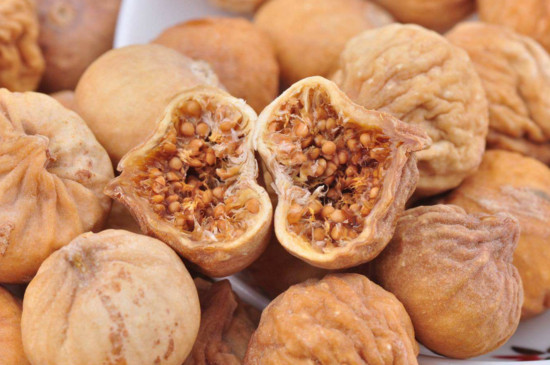 干无花果怎么吃法大全,泡茶炖汤煮粥拌菜好吃又营养