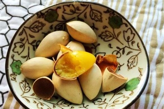 银杏果的吃法,烹饪银杏果/烤银杏果/泡茶/做糕点都行