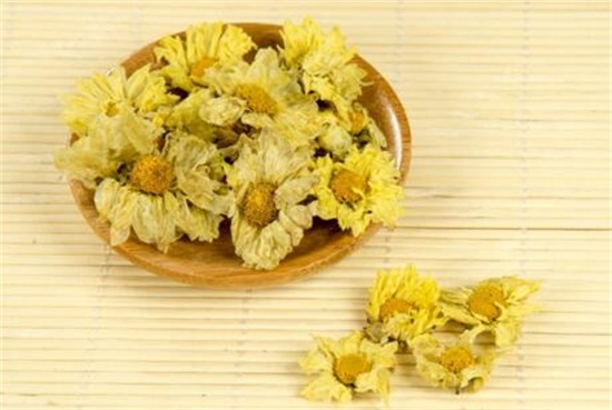 孕妇可以喝菊花茶吗，可以喝/但不易过浓要适量