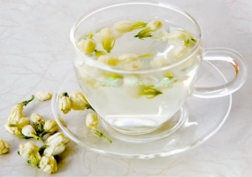 茉莉花的功效与作用：茉莉花性寒,味香淡