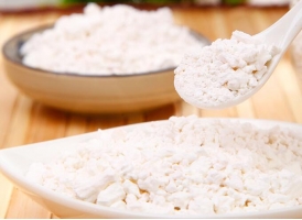 淀粉是面粉吗：不是，淀粉是从淀粉含量较大的植物中提取的一种葡萄糖高聚体