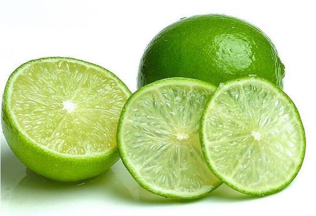 青柠檬有9大好处，怎么泡水喝最好，与黄柠檬比哪个美白效果好？_蜂蜜
